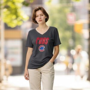 Chicago Cubs gray tneck with logo on front!